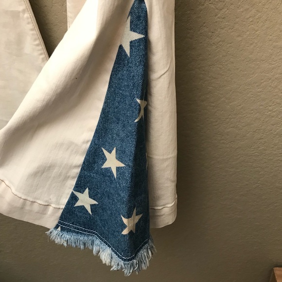 HUDSON Bellbottom Flared Off White Jeans w/ Stars - Picture 3 of 6